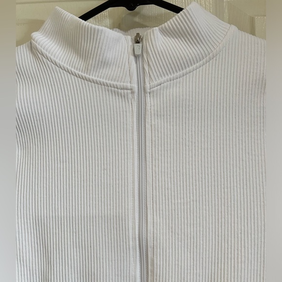 OQQ White Zip Up Short Sleeve Bodysuit, Size M NWOT - Picture 2 of 6